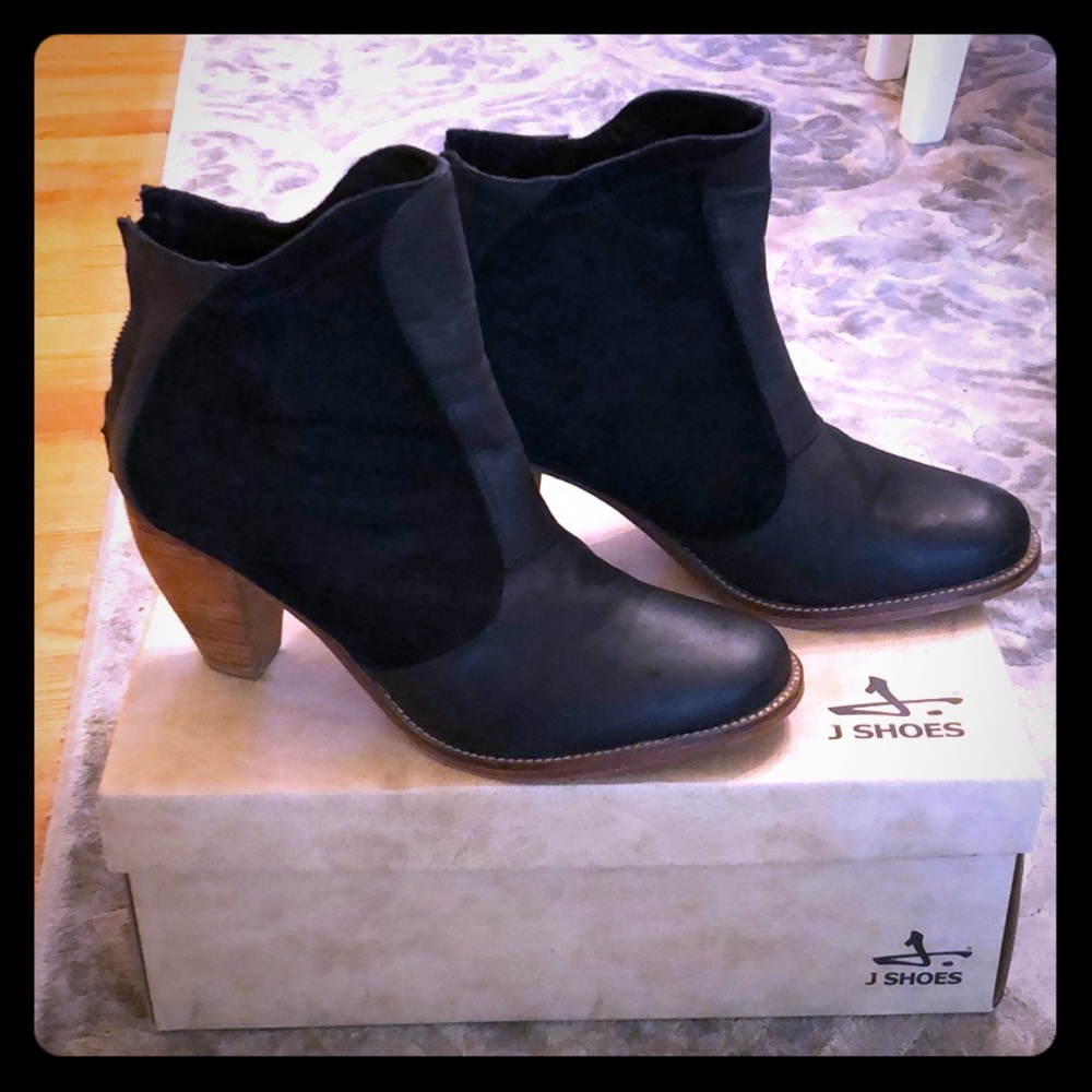 Black leather/suede booties